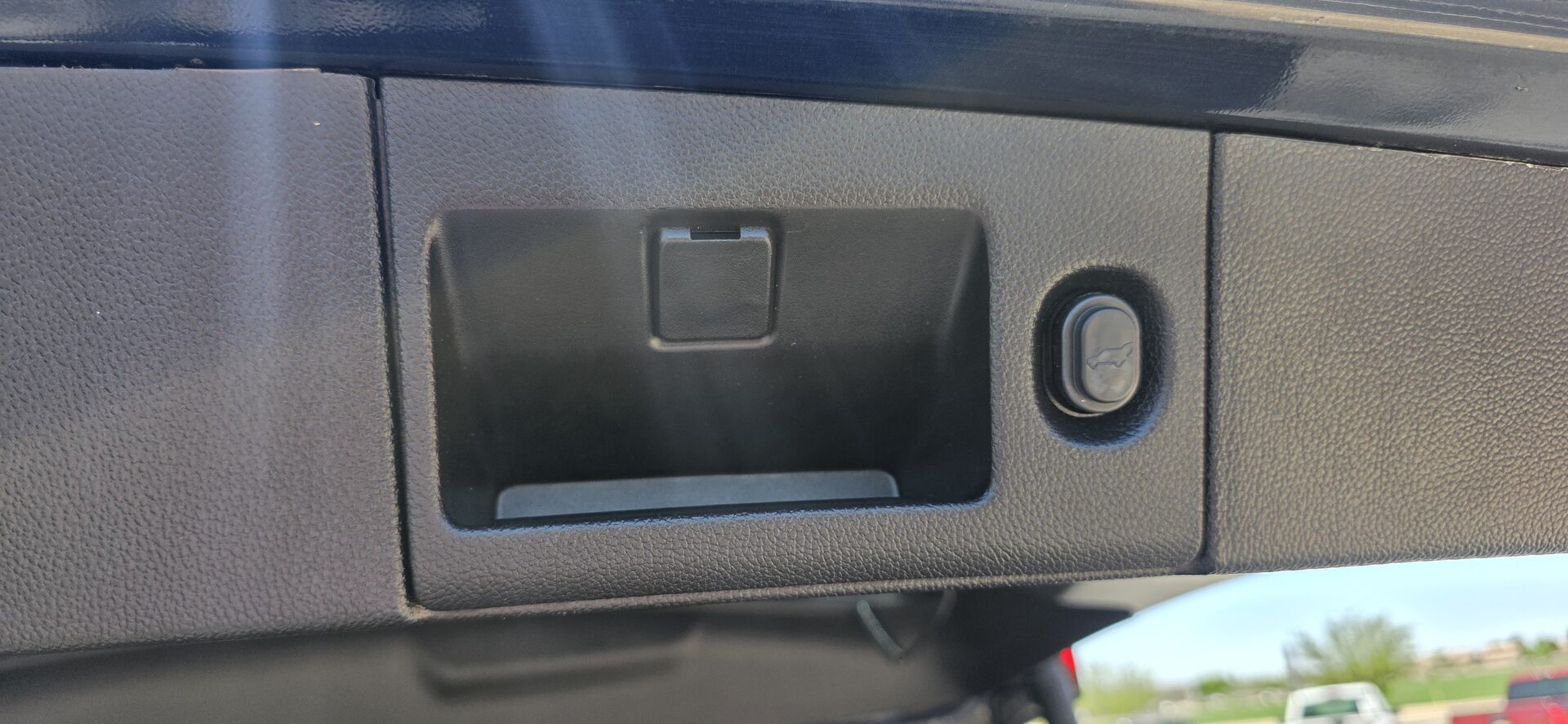 2019 Chevrolet Tahoe LT - Photo 12